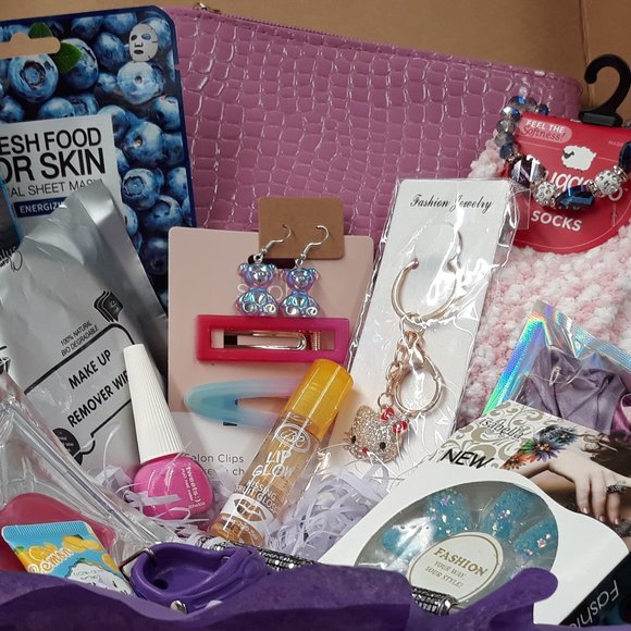 💖 Mystery Gift Box for Girls | Ages 12–16 | Teen/Tween Gift Ideas | Trendy - Picture 5 of 5